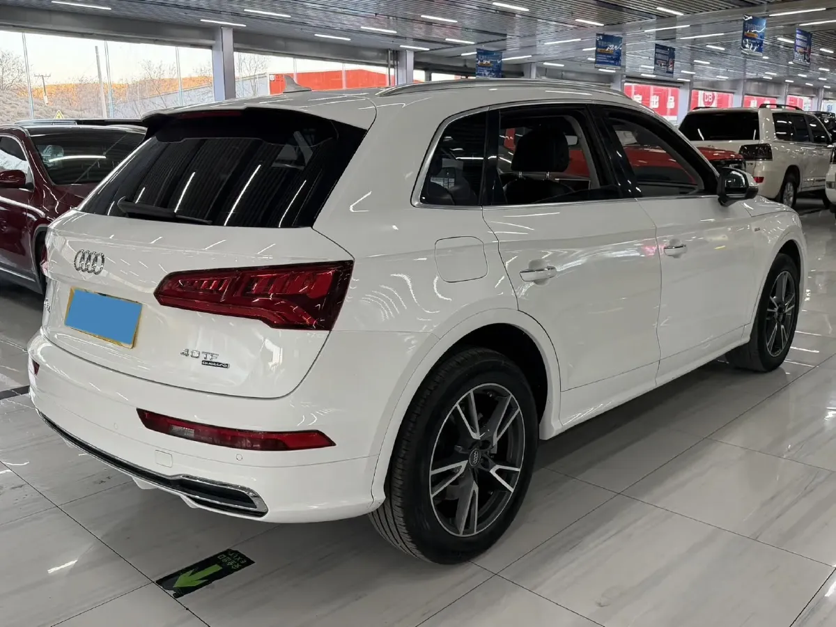 2020 Audi Q5L 2.0T 190HP L4 7DCT,autocango,china used car exporter,china ev exporter,chinese used car exporter,chinese used ev exporter