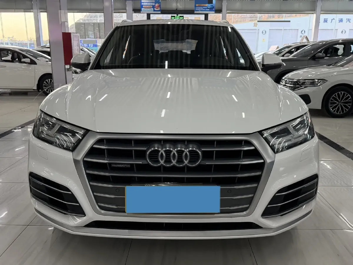 2020 Audi Q5L 2.0T 190HP L4 7DCT,autocango,china used car exporter,china ev exporter,chinese used car exporter,chinese used ev exporter
