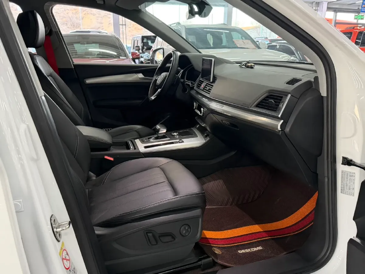 2020 Audi Q5L 2.0T 190HP L4 7DCT,autocango,china used car exporter,china ev exporter,chinese used car exporter,chinese used ev exporter