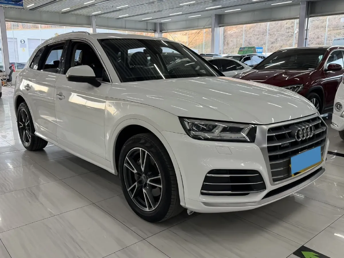 2020 Audi Q5L 2.0T 190HP L4 7DCT,autocango,china used car exporter,china ev exporter,chinese used car exporter,chinese used ev exporter