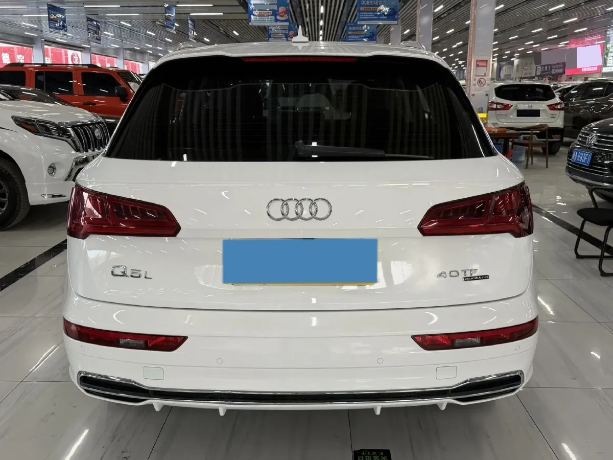 2020 Audi Q5L 2.0T 190HP L4 7DCT,autocango,china used car exporter,china ev exporter,chinese used car exporter,chinese used ev exporter