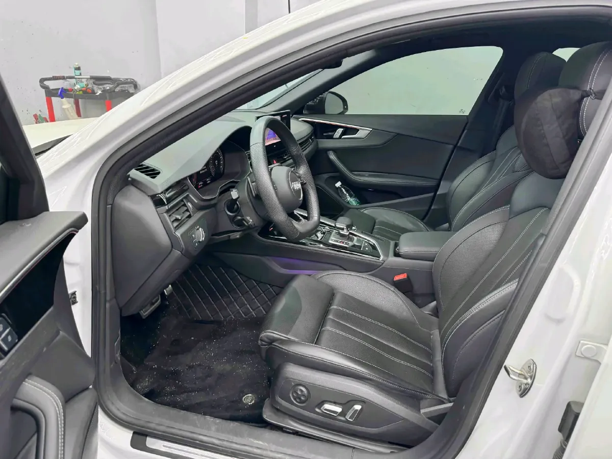 2024 Audi A4L 2.0T 190HP L4 7DCT,autocango,china used car exporter,china ev exporter,chinese used car exporter,chinese used ev exporter