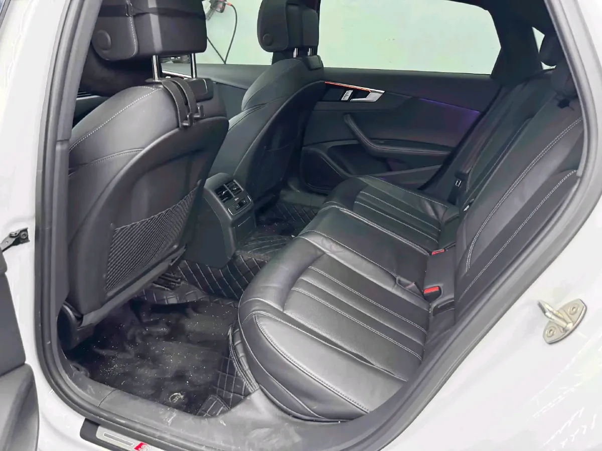 2024 Audi A4L 2.0T 190HP L4 7DCT,autocango,china used car exporter,china ev exporter,chinese used car exporter,chinese used ev exporter