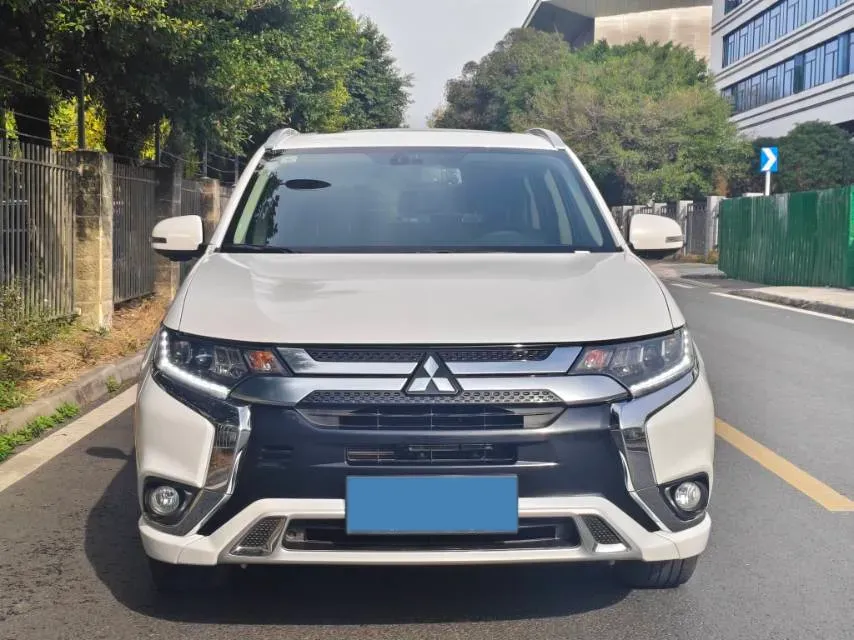 2021 Mitsubishi Outlander 2.4L 192HP L4 CVT,autocango,china used car exporter,china ev exporter,chinese used car exporter,chinese used ev exporter
