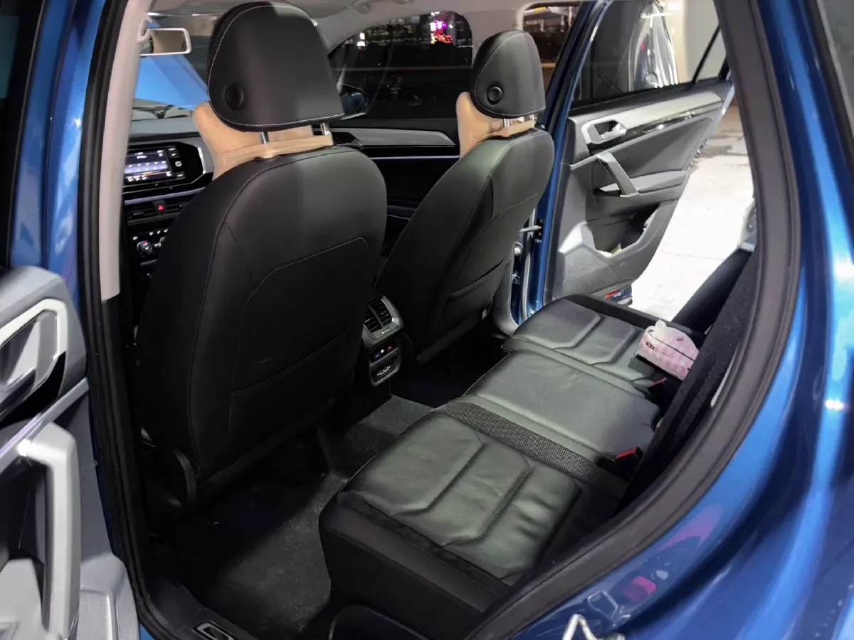 2019 Jeep Cherokee 2.0T 234HP L4 9AT,autocango,china used car exporter,china ev exporter,chinese used car exporter,chinese used ev exporter