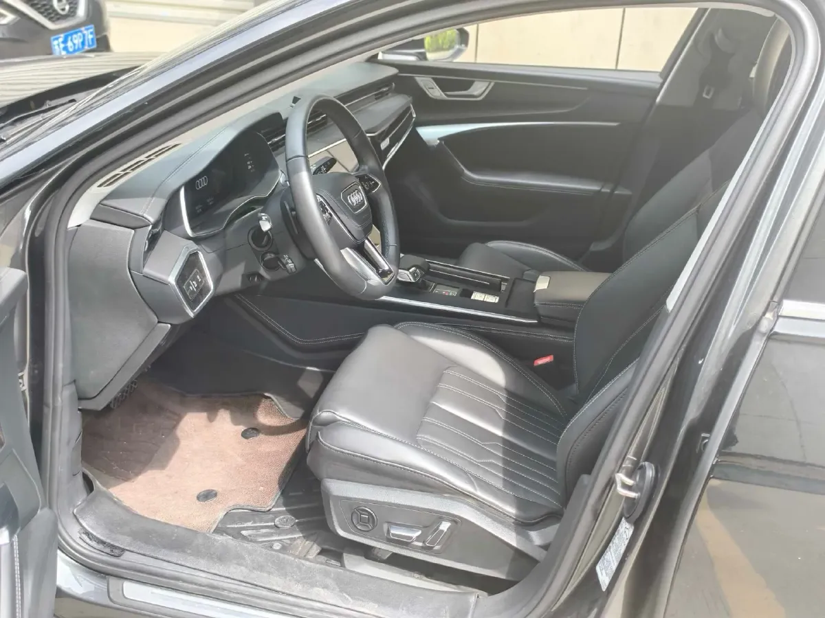 2023 Audi A6L 2.0T 245HP L4 7DCT,autocango,china used car exporter,china ev exporter,chinese used car exporter,chinese used ev exporter