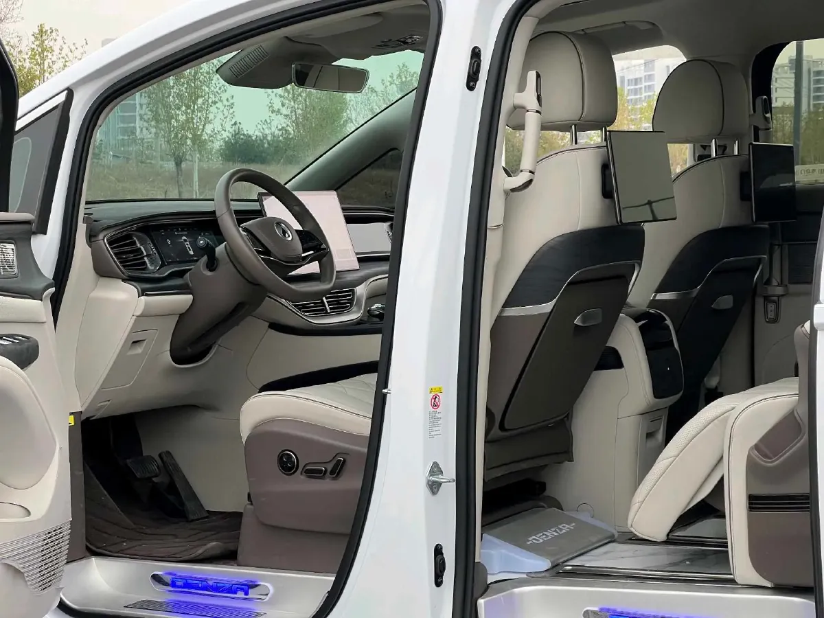 2022 Mercedes-Benz GLC Class 2.0T 197HP L4 9AT,autocango,china used car exporter,china ev exporter,chinese used car exporter,chinese used ev exporter