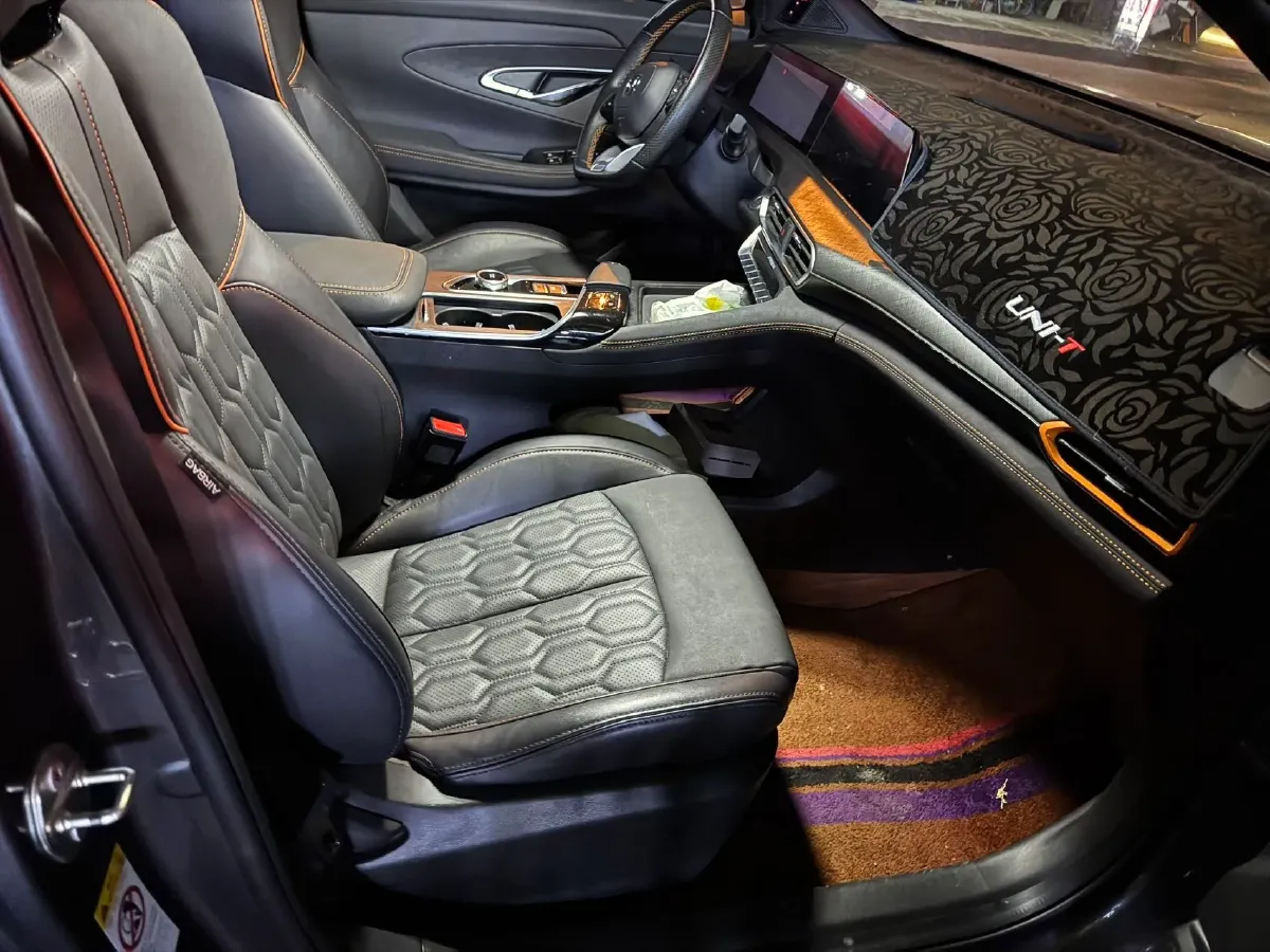 2022 ChangAn UNI-T 1.5T 188HP L4 7DCT,autocango,china used car exporter,china ev exporter,chinese used car exporter,chinese used ev exporter