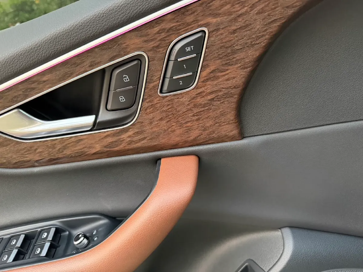 2021 Audi Q7 2.0T 245HP L4 8AT,autocango,china used car exporter,china ev exporter,chinese used car exporter,chinese used ev exporter