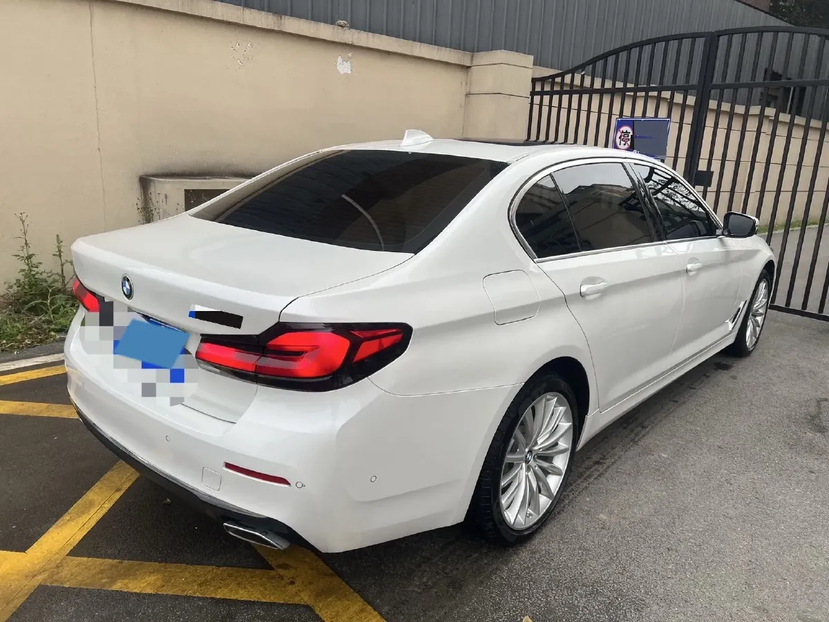 2023 BMW 5 Series 2.0T 245HP L4 8AT,autocango,china used car exporter,china ev exporter,chinese used car exporter,chinese used ev exporter