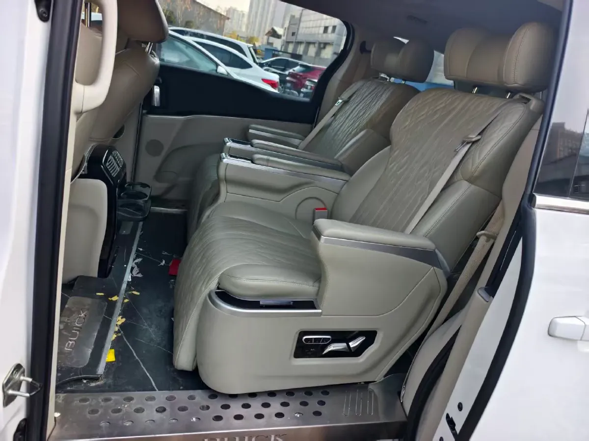 2023 Buick GL8 2.0T 237HP L4 9AT,autocango,china used car exporter,china ev exporter,chinese used car exporter,chinese used ev exporter