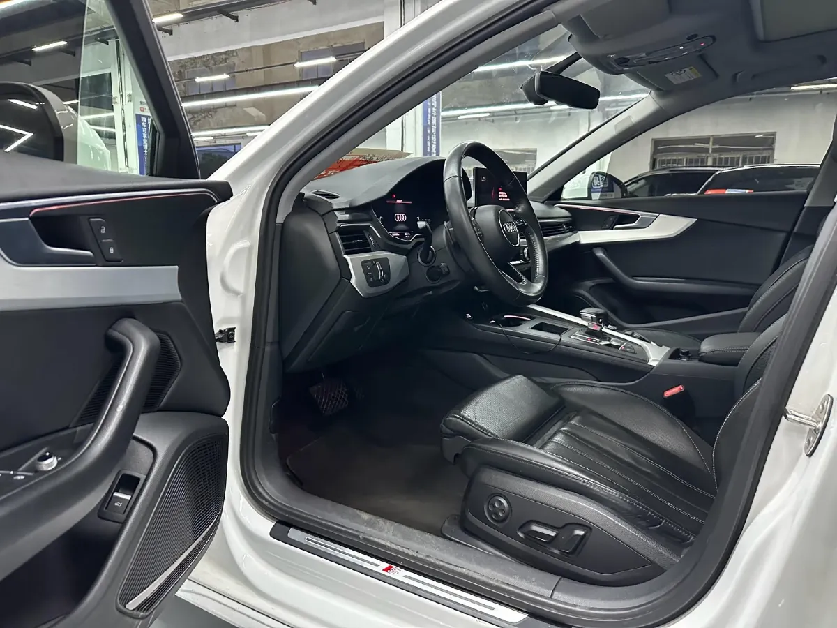 2020 Audi A4L 2.0T 190HP L4 7DCT,autocango,china used car exporter,china ev exporter,chinese used car exporter,chinese used ev exporter