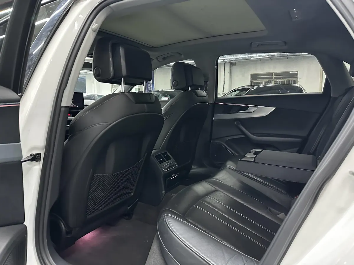 2020 Audi A4L 2.0T 190HP L4 7DCT,autocango,china used car exporter,china ev exporter,chinese used car exporter,chinese used ev exporter