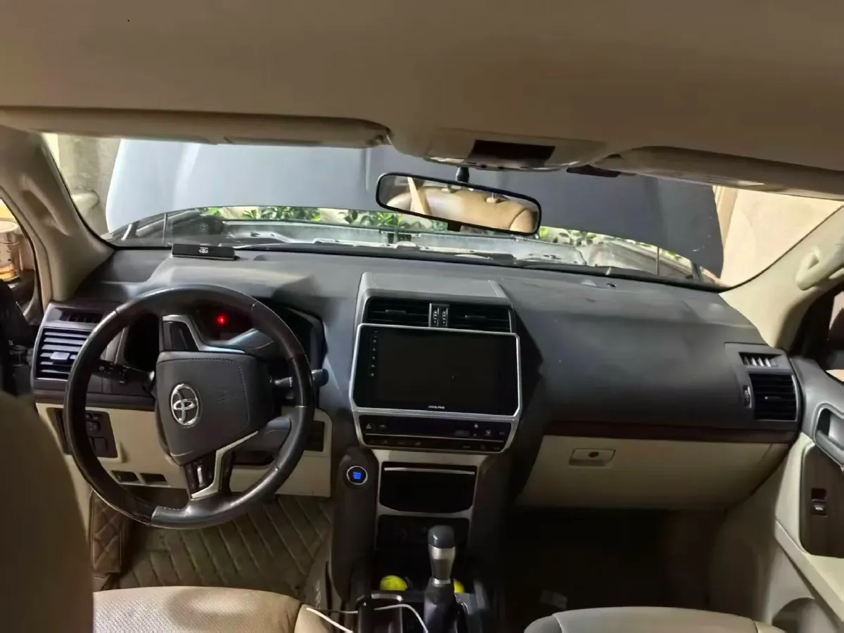 2019 Land Rover Range Rover Velar 2.0T 300HP L4 8AT,autocango,china used car exporter,china ev exporter,chinese used car exporter,chinese used ev exporter