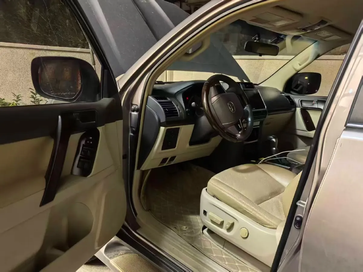 2019 Land Rover Range Rover Velar 2.0T 300HP L4 8AT,autocango,china used car exporter,china ev exporter,chinese used car exporter,chinese used ev exporter