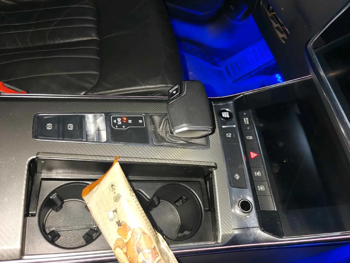 2020 Audi A6L 2.0T 224HP L4 7DCT,autocango,china used car exporter,china ev exporter,chinese used car exporter,chinese used ev exporter