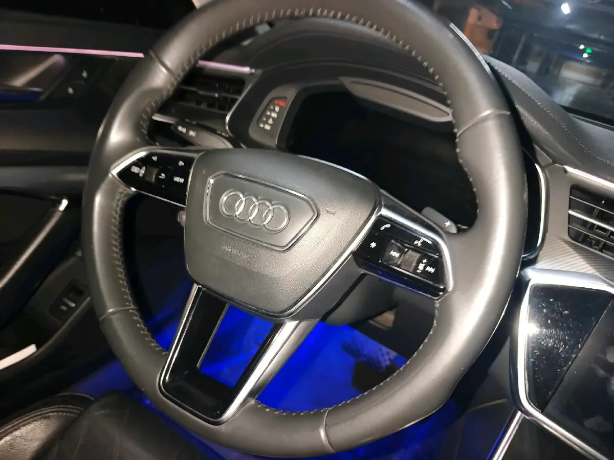 2020 Audi A6L 2.0T 224HP L4 7DCT,autocango,china used car exporter,china ev exporter,chinese used car exporter,chinese used ev exporter