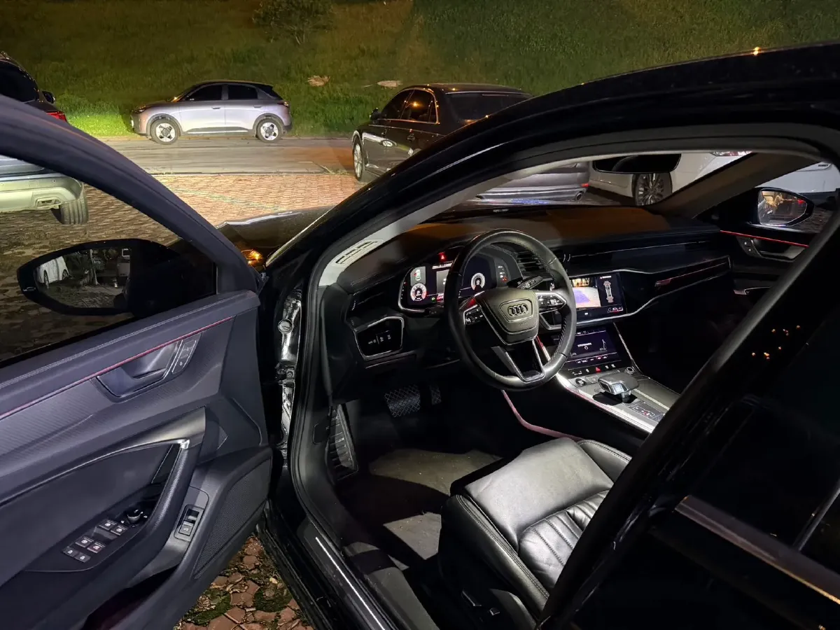 2023 Audi A6L 2.0T 190HP L4 7DCT,autocango,china used car exporter,china ev exporter,chinese used car exporter,chinese used ev exporter