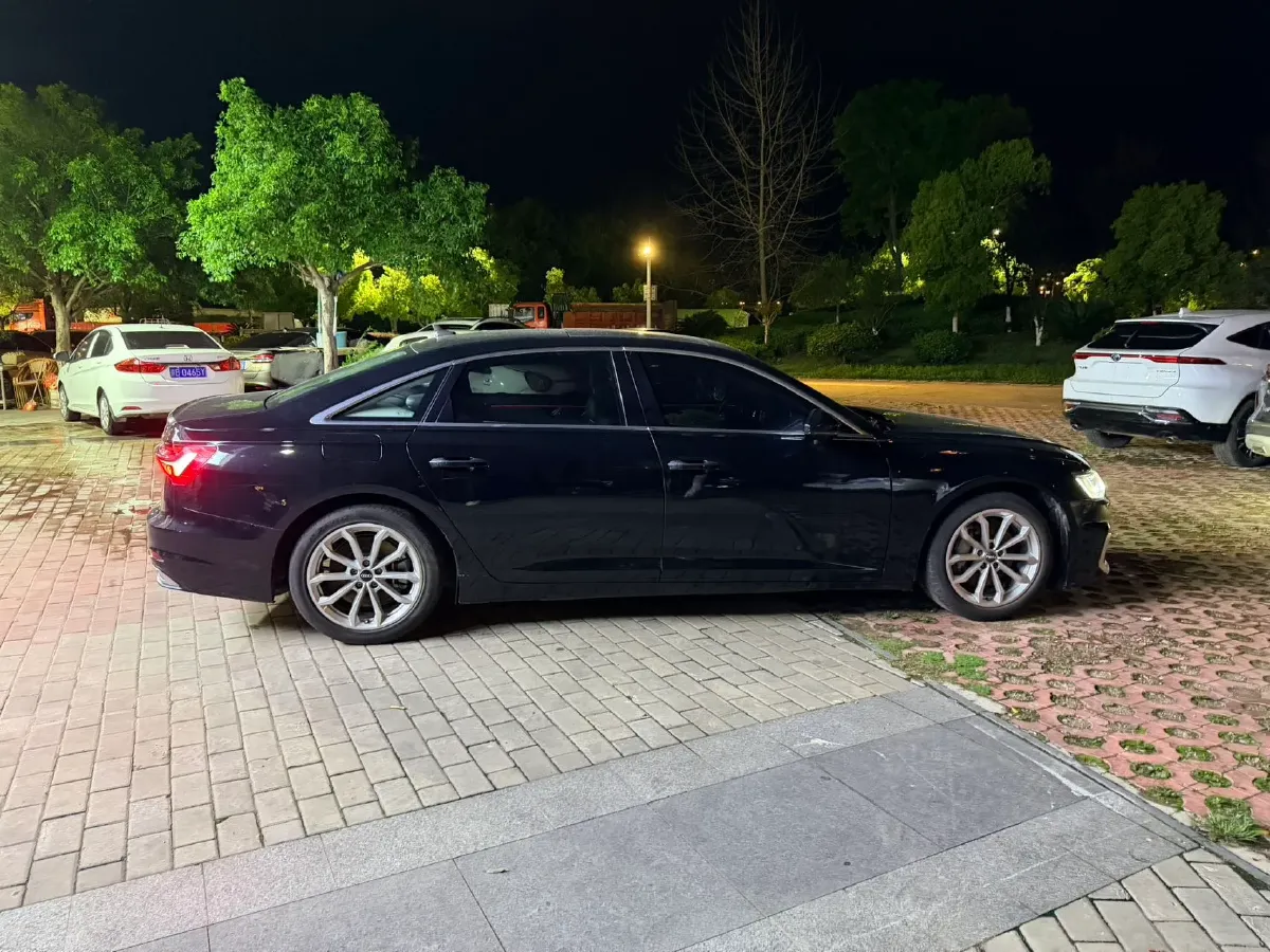 2023 Audi A6L 2.0T 190HP L4 7DCT,autocango,china used car exporter,china ev exporter,chinese used car exporter,chinese used ev exporter