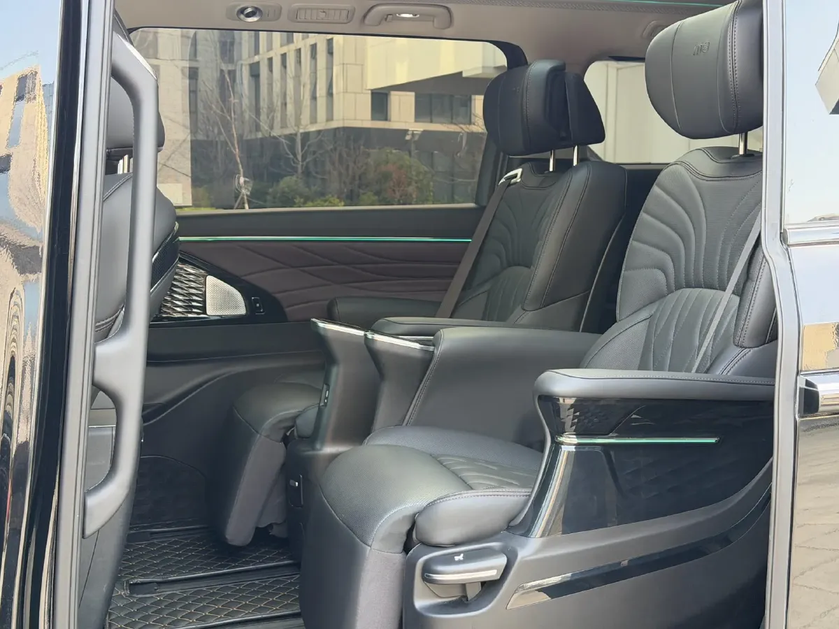 2024 GAC Trumpchi M8 2.0T 252HP L4 8AT,autocango,china used car exporter,china ev exporter,chinese used car exporter,chinese used ev exporter