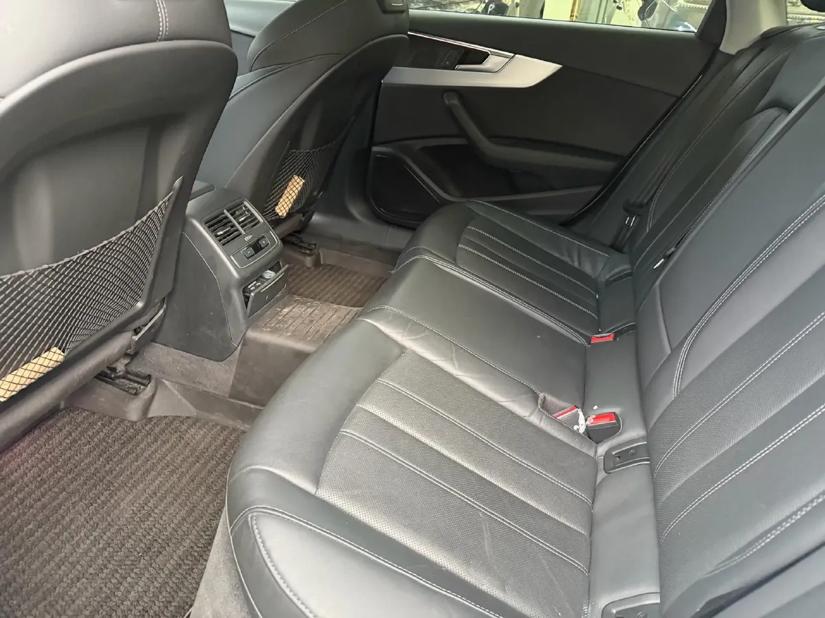 2020 Audi A4L 2.0T 190HP L4 7DCT,autocango,china used car exporter,china ev exporter,chinese used car exporter,chinese used ev exporter