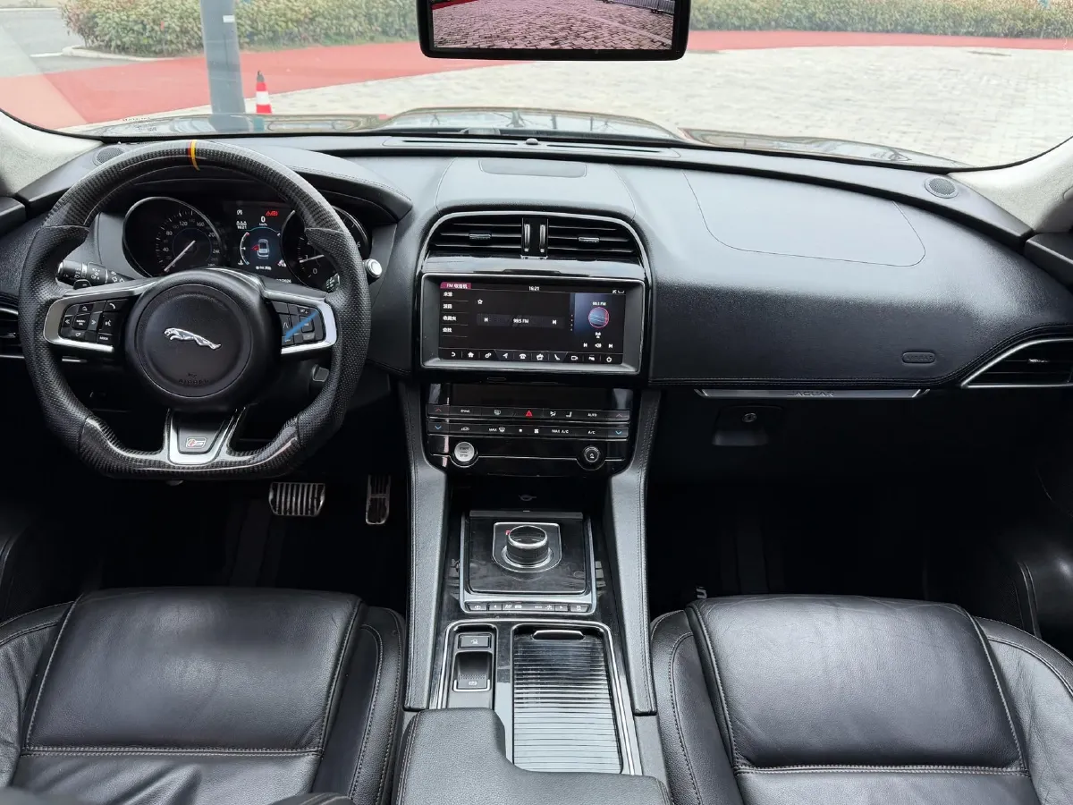 2019 Jaguar F-PACE 2.0T 250HP L4 8AT,autocango,china used car exporter,china ev exporter,chinese used car exporter,chinese used ev exporter