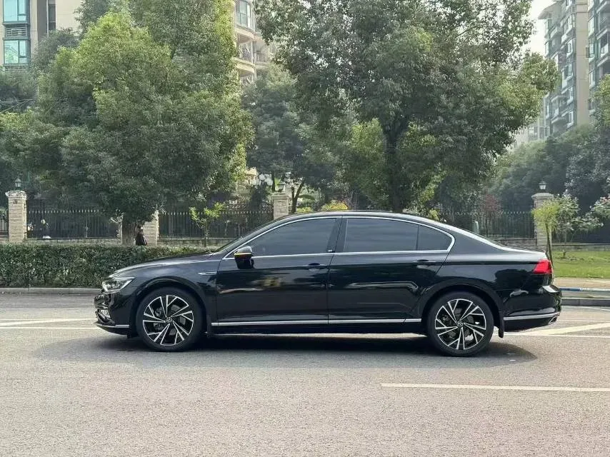 2021 Volkswagen Magotan 2.0T 186HP L4 7DCT,autocango,china used car exporter,china ev exporter,chinese used car exporter,chinese used ev exporter