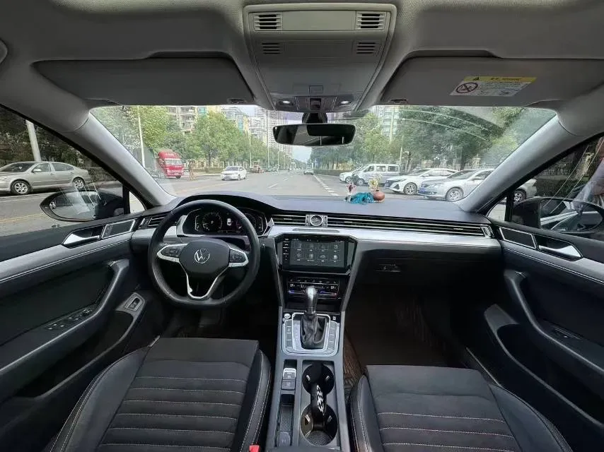 2021 Volkswagen Magotan 2.0T 186HP L4 7DCT,autocango,china used car exporter,china ev exporter,chinese used car exporter,chinese used ev exporter