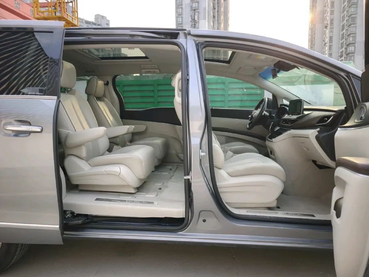 2021 Buick GL8 2.0T 237HP L4 9AT,autocango,china used car exporter,china ev exporter,chinese used car exporter,chinese used ev exporter