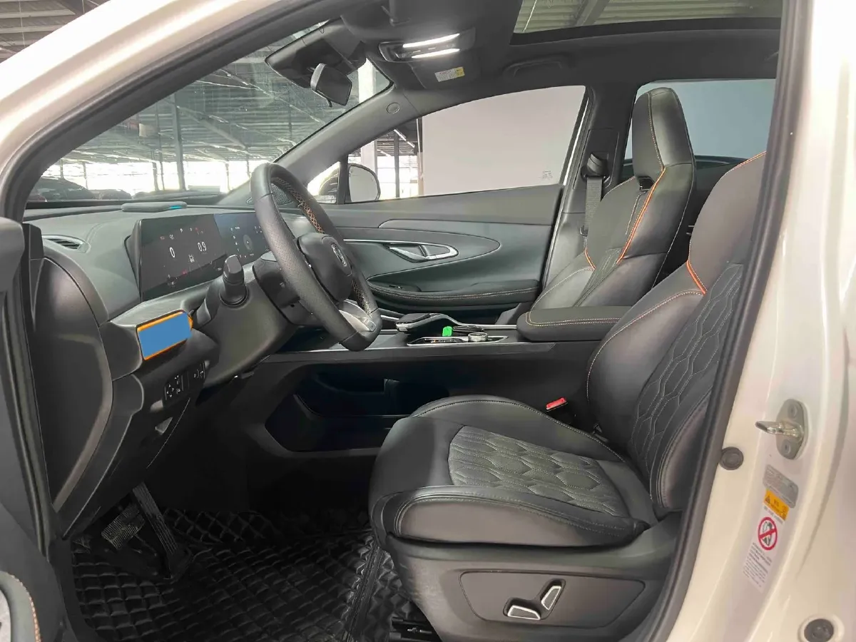 2022 ChangAn UNI-T 1.5T 188HP L4 7DCT,autocango,china used car exporter,china ev exporter,chinese used car exporter,chinese used ev exporter