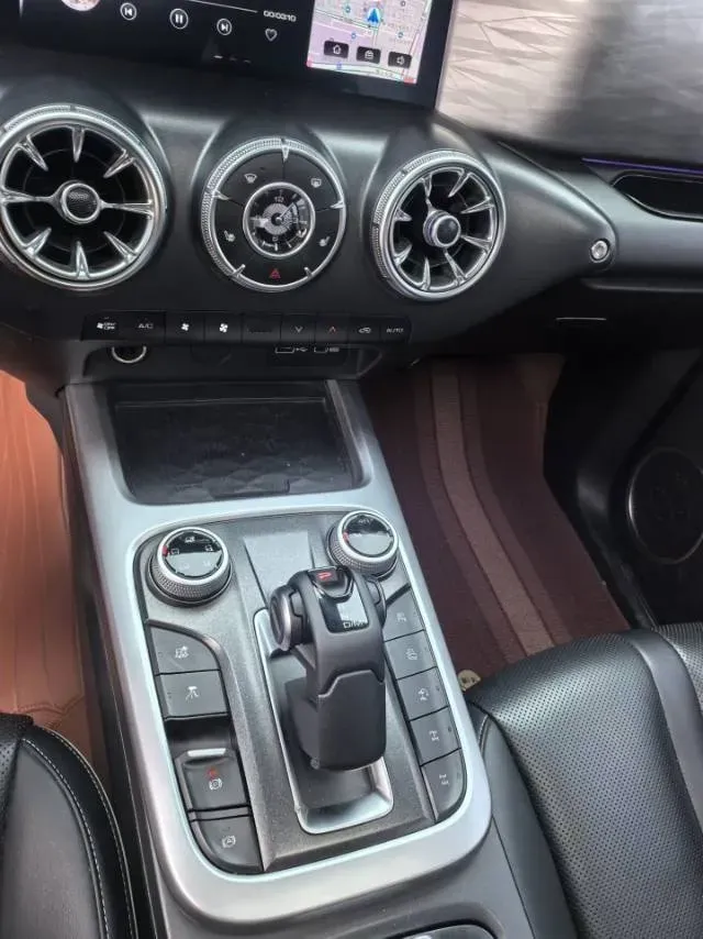 2023 Tank 300 2.0T 227HP L4 8AT,autocango,china used car exporter,china ev exporter,chinese used car exporter,chinese used ev exporter