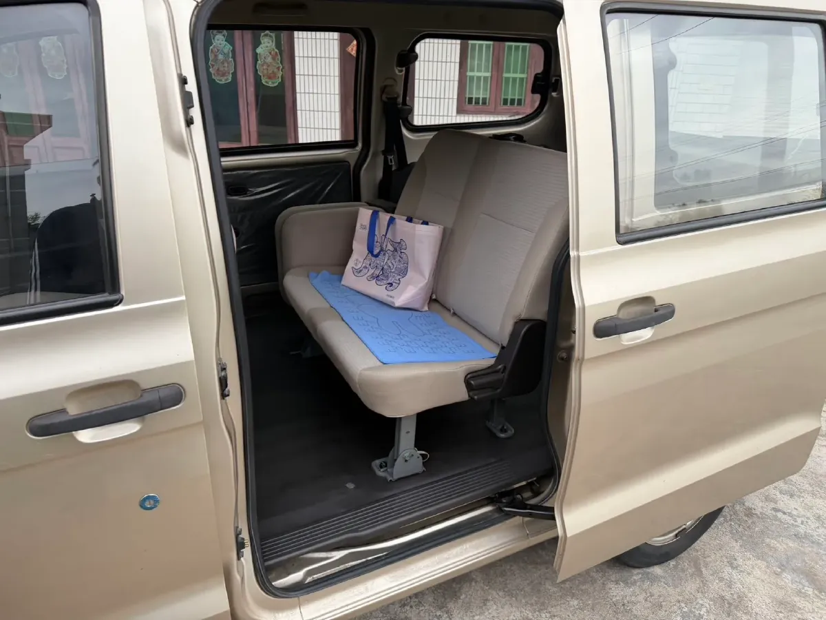 2019 WuLing HongGuang V 1.5L 99HP L4 6MT,autocango,china used car exporter,china ev exporter,chinese used car exporter,chinese used ev exporter