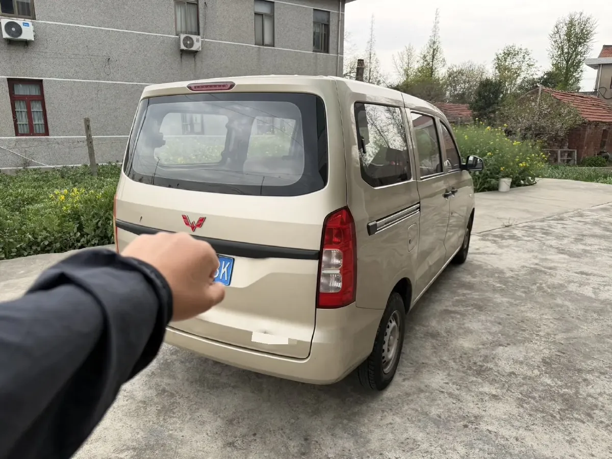 2019 WuLing HongGuang V 1.5L 99HP L4 6MT,autocango,china used car exporter,china ev exporter,chinese used car exporter,chinese used ev exporter