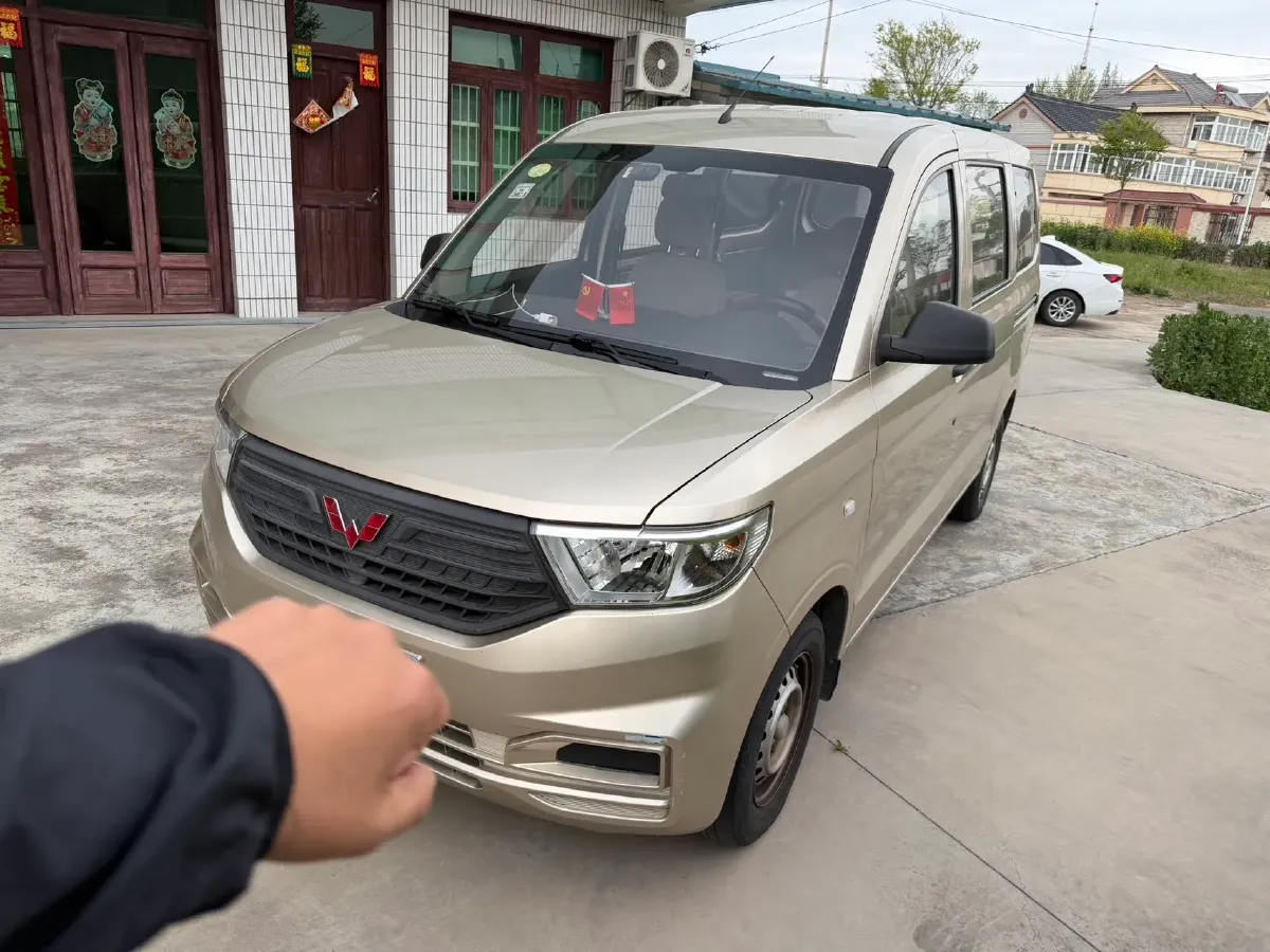 2019 WuLing HongGuang V 1.5L 99HP L4 6MT,autocango,china used car exporter,china ev exporter,chinese used car exporter,chinese used ev exporter