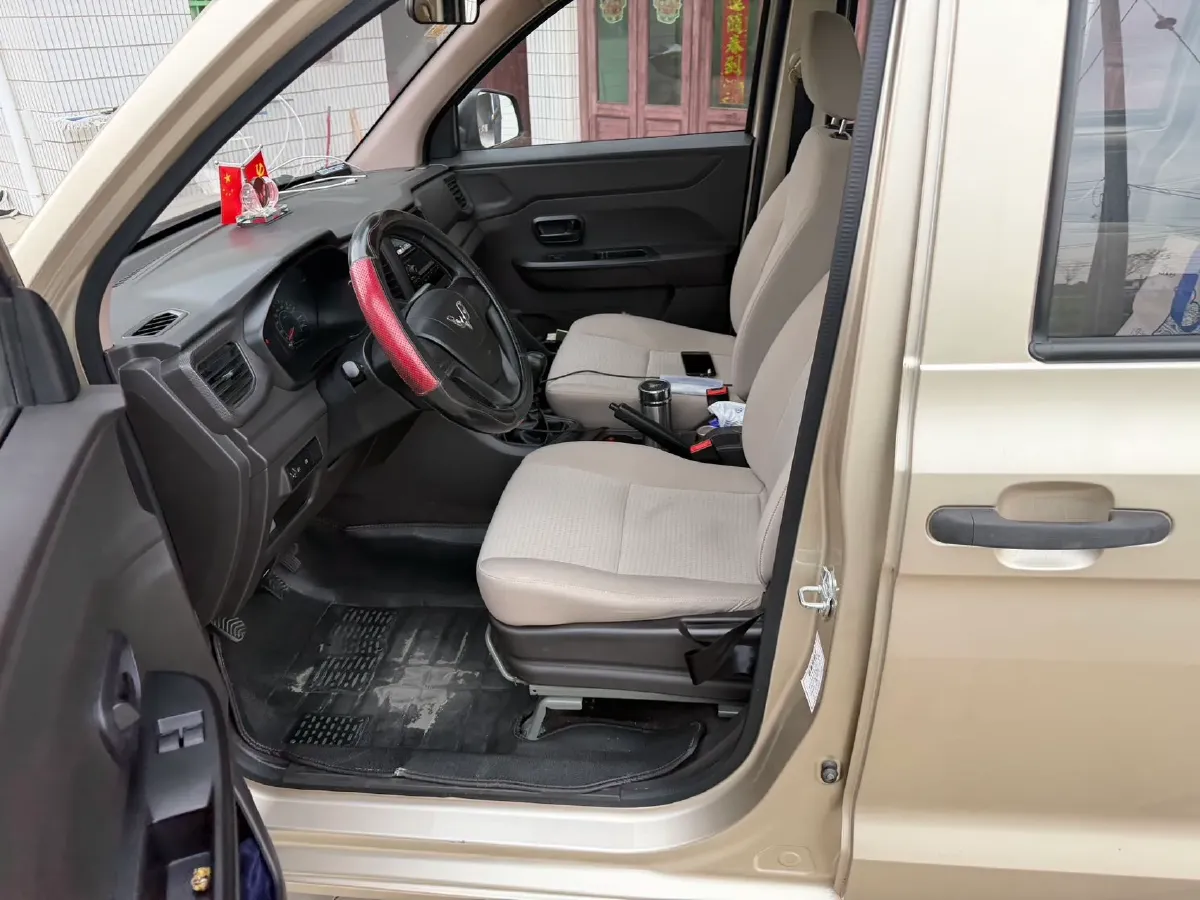 2019 WuLing HongGuang V 1.5L 99HP L4 6MT,autocango,china used car exporter,china ev exporter,chinese used car exporter,chinese used ev exporter