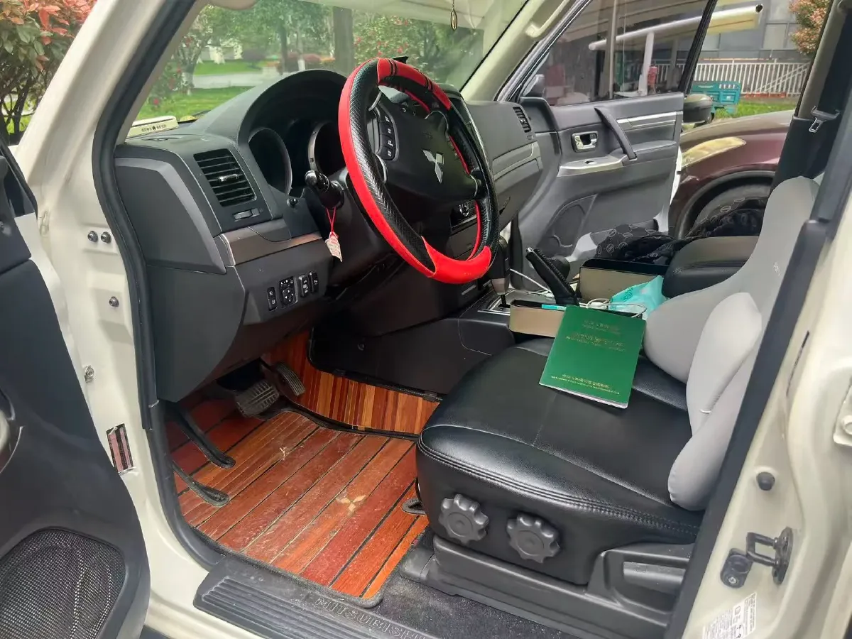 2018 Mitsubishi Pajero 3.0L 174HP V6 5AT,autocango,china used car exporter,china ev exporter,chinese used car exporter,chinese used ev exporter