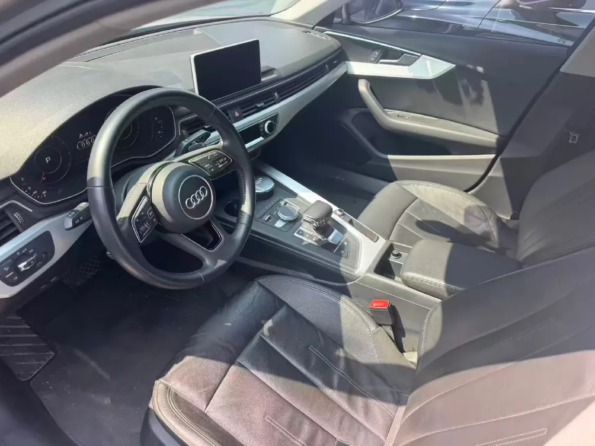 2019 Audi A4L 2.0T 190HP L4 7DCT,autocango,china used car exporter,china ev exporter,chinese used car exporter,chinese used ev exporter