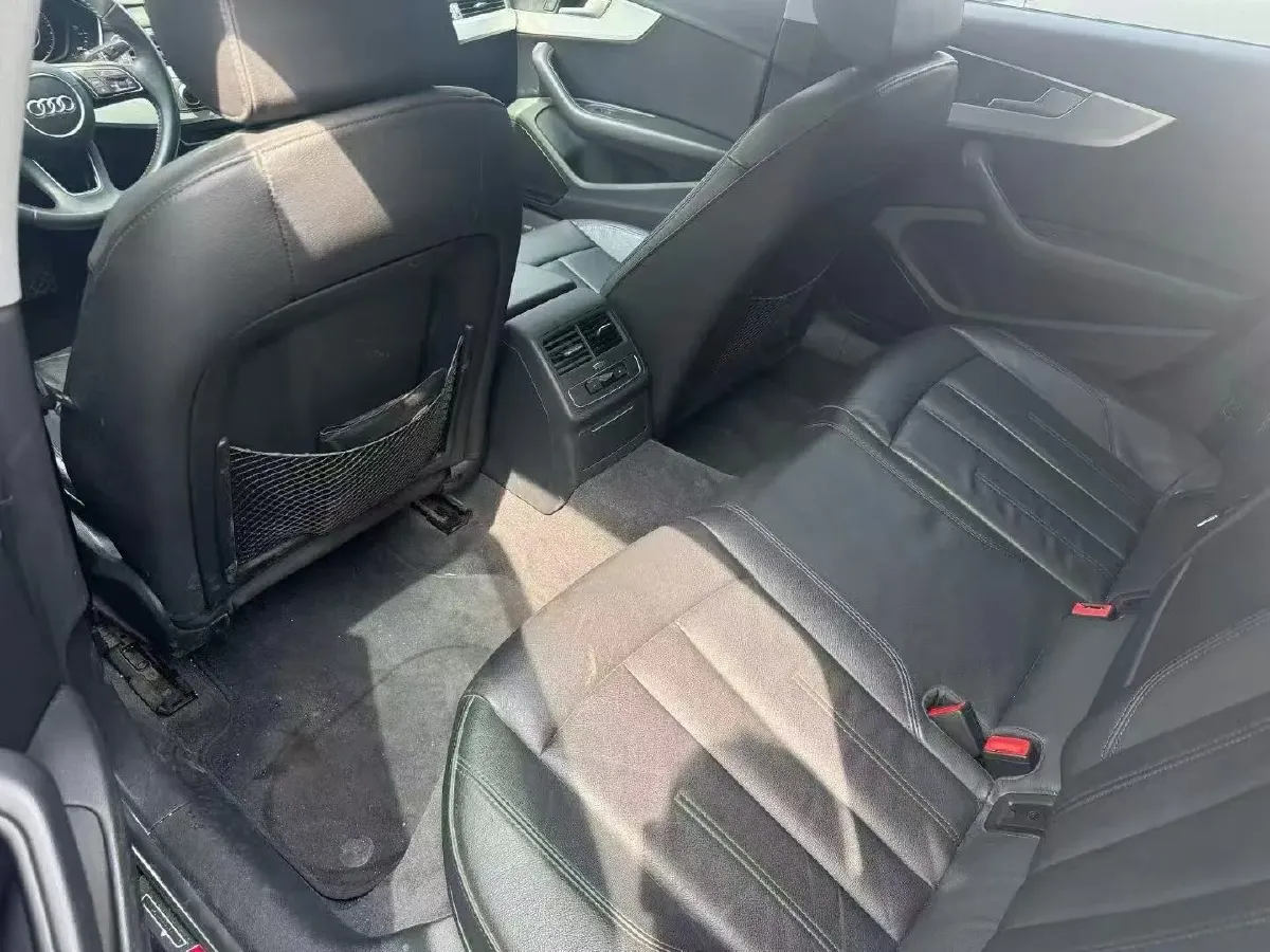 2019 Audi A4L 2.0T 190HP L4 7DCT,autocango,china used car exporter,china ev exporter,chinese used car exporter,chinese used ev exporter