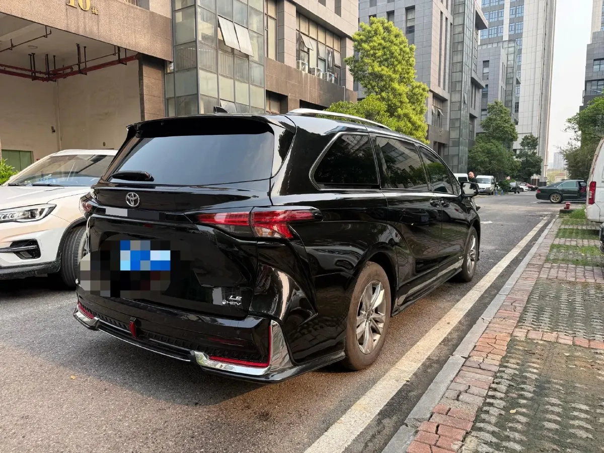 2024 Toyota Sienna 2.5L 189HP L4 E-CVT Hybrid,autocango,china used car exporter,china ev exporter,chinese used car exporter,chinese used ev exporter