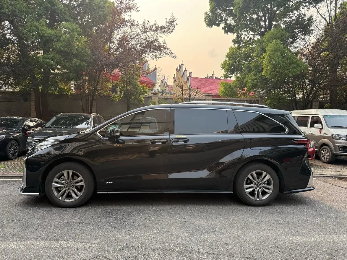 2024 Toyota Sienna 2.5L 189HP L4 E-CVT Hybrid,autocango,china used car exporter,china ev exporter,chinese used car exporter,chinese used ev exporter