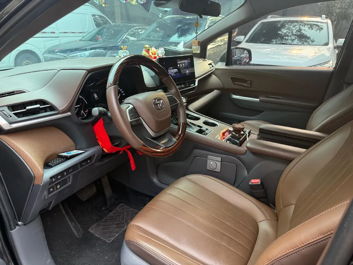 2024 Toyota Sienna 2.5L 189HP L4 E-CVT Hybrid,autocango,china used car exporter,china ev exporter,chinese used car exporter,chinese used ev exporter