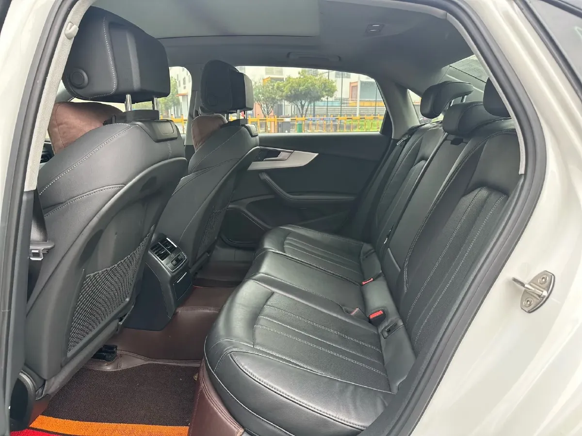 2022 Audi A4L 2.0T 190HP L4 7DCT,autocango,china used car exporter,china ev exporter,chinese used car exporter,chinese used ev exporter