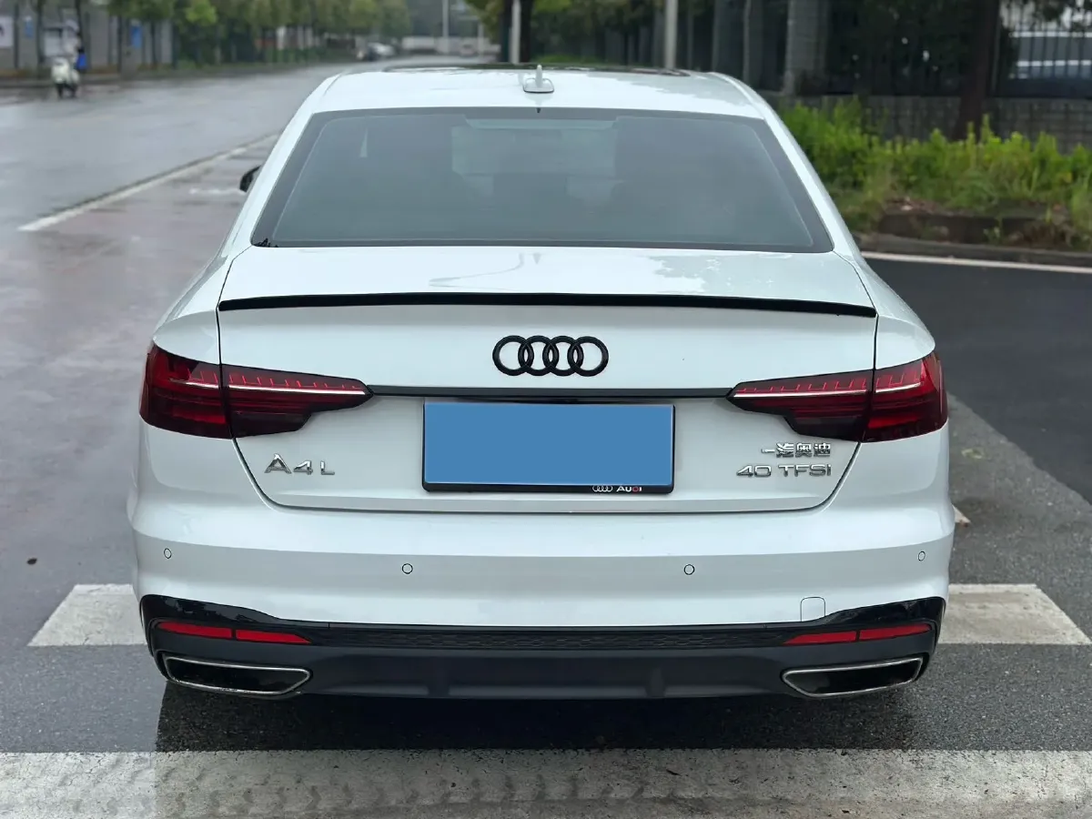 2022 Audi A4L 2.0T 190HP L4 7DCT,autocango,china used car exporter,china ev exporter,chinese used car exporter,chinese used ev exporter