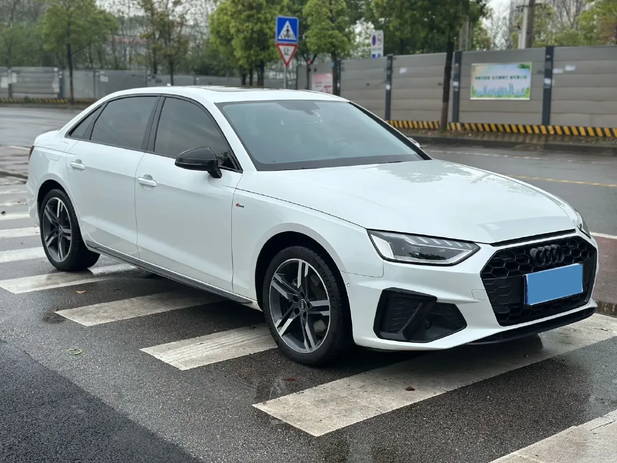 2022 Audi A4L 2.0T 190HP L4 7DCT,autocango,china used car exporter,china ev exporter,chinese used car exporter,chinese used ev exporter