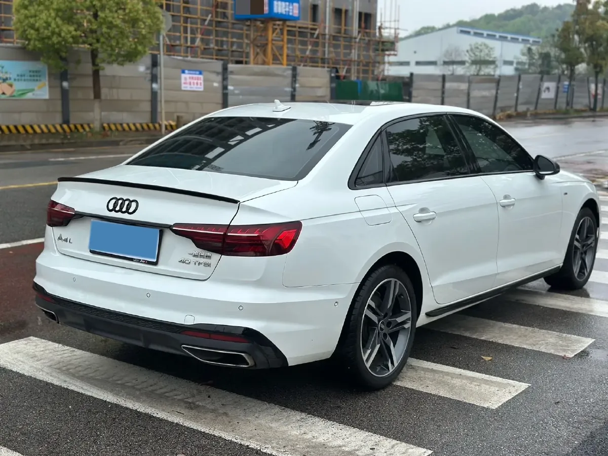 2022 Audi A4L 2.0T 190HP L4 7DCT,autocango,china used car exporter,china ev exporter,chinese used car exporter,chinese used ev exporter