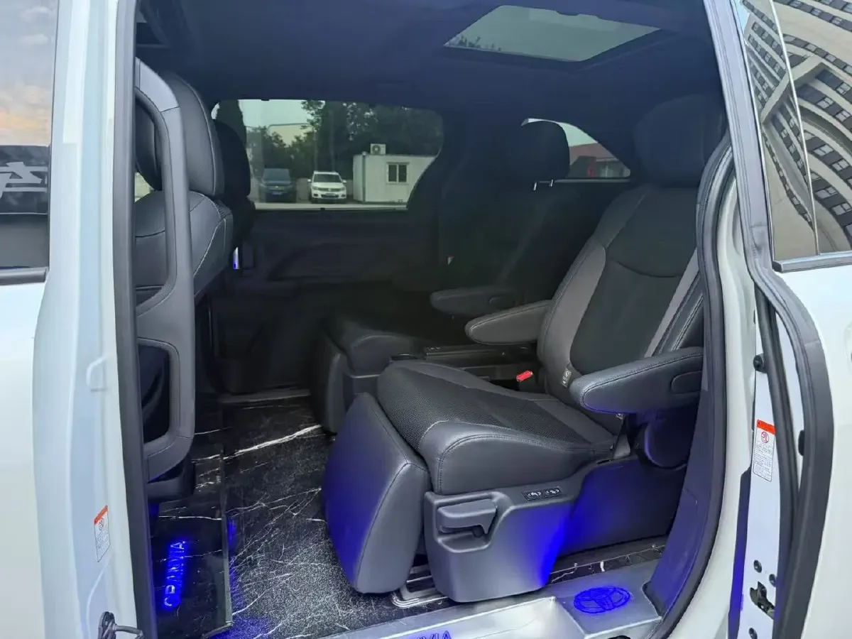 2023 Toyota Granvia 2.5L 189HP L4 E-CVT Hybrid,autocango,china used car exporter,china ev exporter,chinese used car exporter,chinese used ev exporter