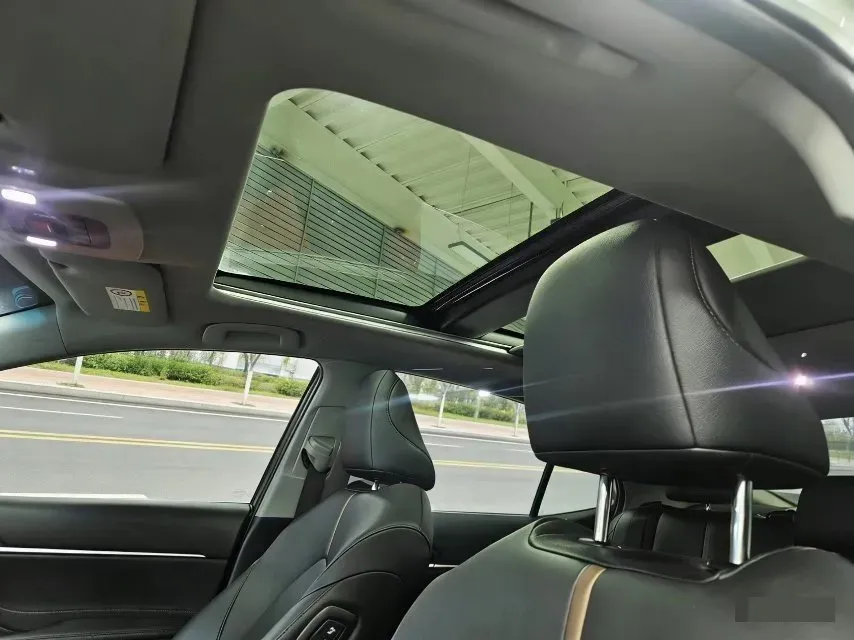 2021 Toyota Camry 2.5L 209HP L4 8AT,autocango,china used car exporter,china ev exporter,chinese used car exporter,chinese used ev exporter