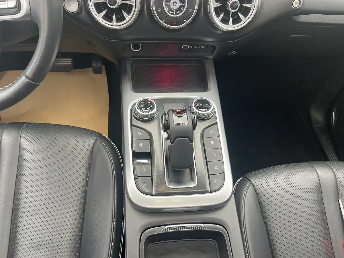 2023 Tank 300 2.0T 227HP L4 8AT,autocango,china used car exporter,china ev exporter,chinese used car exporter,chinese used ev exporter