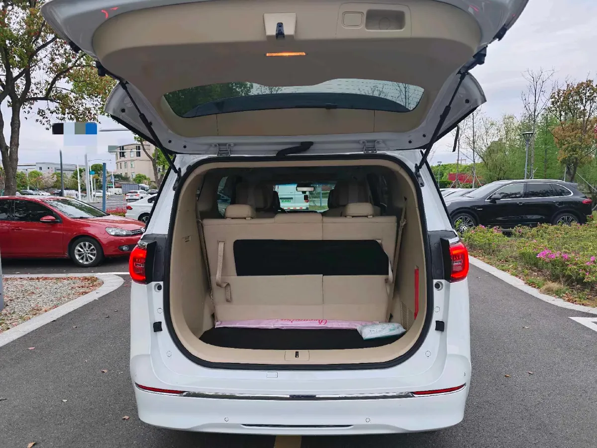 2023 Buick GL8 2.0T 237HP L4 9AT,autocango,china used car exporter,china ev exporter,chinese used car exporter,chinese used ev exporter