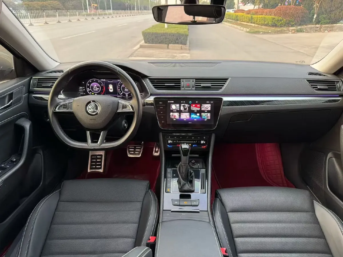 2022 Skoda Superb 2.0T 186HP L4 7DCT,autocango,china used car exporter,china ev exporter,chinese used car exporter,chinese used ev exporter
